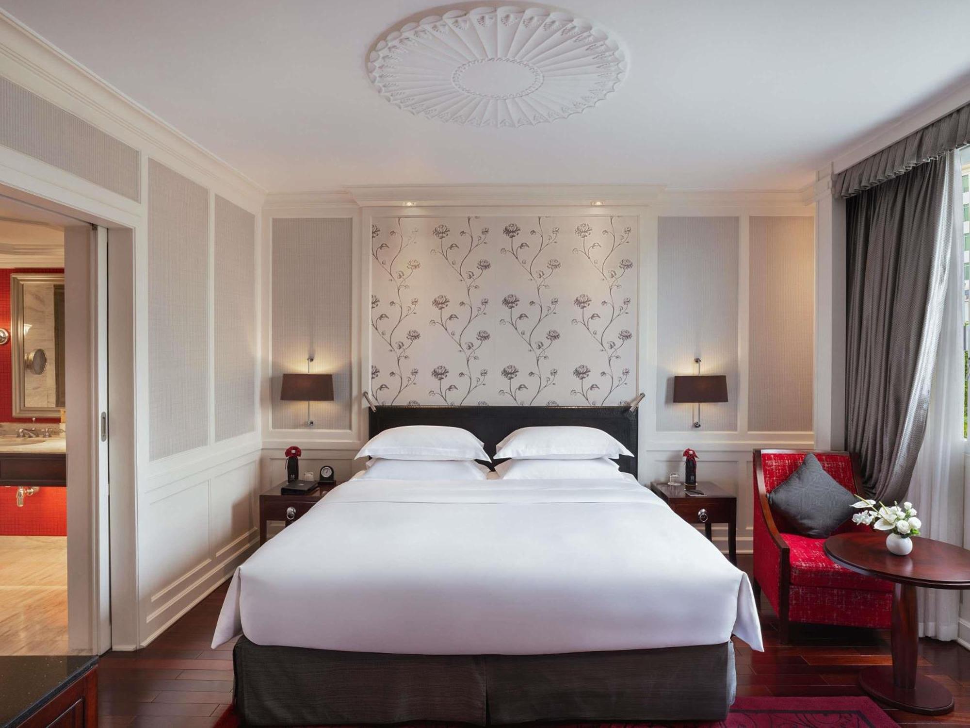 Opera Wing Prestige Suite mit Kingsize-Bett und Lounge-Vorteilen
